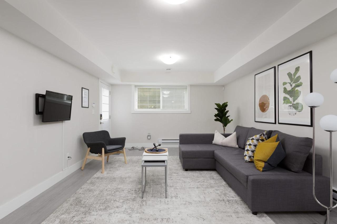فيلا Tastefully Furnished And Newly Updated 2 Bd Central Lynn Valley شمال فانكوفر المظهر الخارجي الصورة