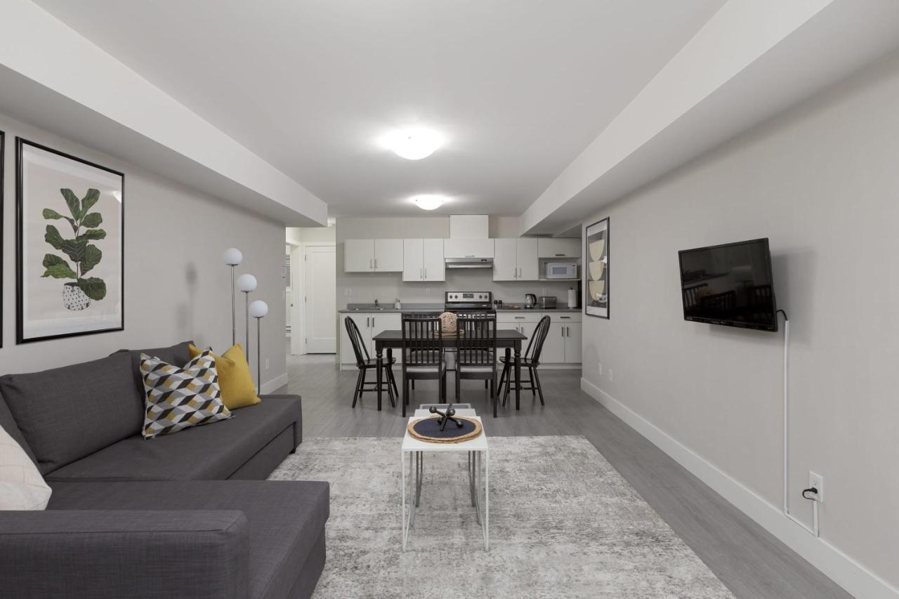 فيلا Tastefully Furnished And Newly Updated 2 Bd Central Lynn Valley شمال فانكوفر المظهر الخارجي الصورة