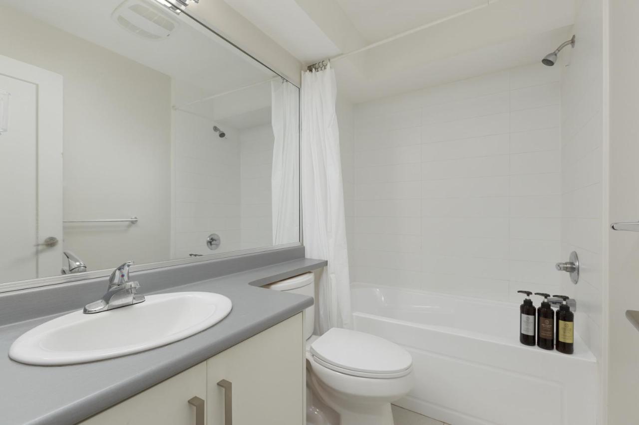 فيلا Tastefully Furnished And Newly Updated 2 Bd Central Lynn Valley شمال فانكوفر المظهر الخارجي الصورة