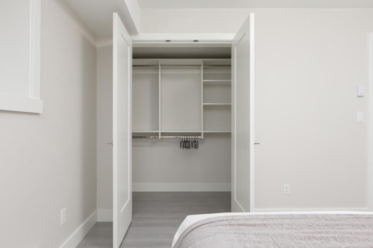 فيلا Tastefully Furnished And Newly Updated 2 Bd Central Lynn Valley شمال فانكوفر المظهر الخارجي الصورة