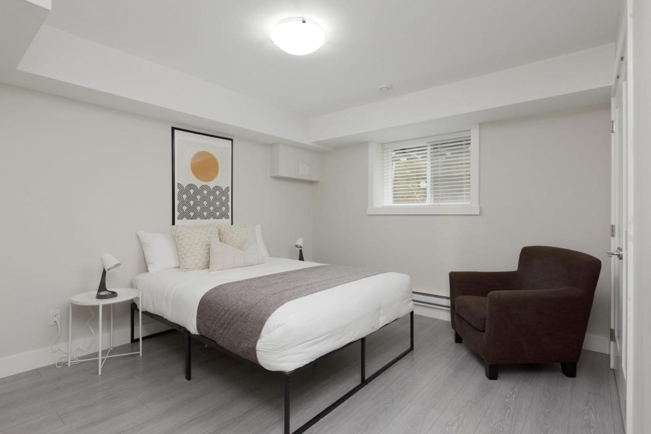 فيلا Tastefully Furnished And Newly Updated 2 Bd Central Lynn Valley شمال فانكوفر المظهر الخارجي الصورة