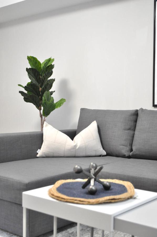 فيلا Tastefully Furnished And Newly Updated 2 Bd Central Lynn Valley شمال فانكوفر المظهر الخارجي الصورة